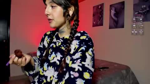 Lola online show from November 24, 2025, 12:32 am