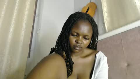 lolamia7 online show from November 27, 2025, 6:43 pm