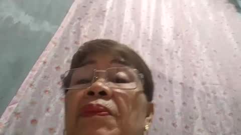 Snapshot of lolamommie chatting on December 28, 2024, 10:02 pm tey online show from December 28, 2024, 10:02 pm
