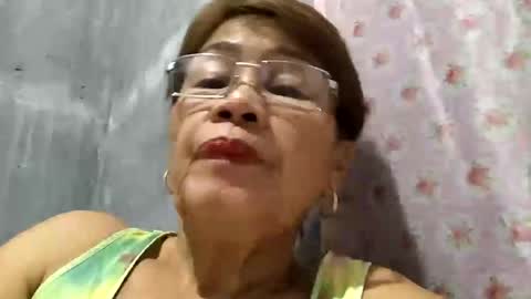 Snapshot of lolamommie chatting on January 10, 2025, 10:25 pm tey online show from January 10, 2025, 10:25 pm