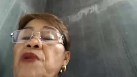 Snapshot of lolamommie chatting on January 15, 2025, 4:04 am tey online show from January 15, 2025, 4:04 am