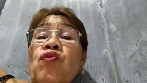 Snapshot of lolamommie chatting on January 15, 2025, 12:47 pm tey online show from January 15, 2025, 12:47 pm