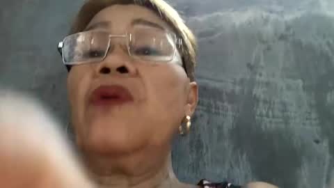 Snapshot of lolamommie chatting on January 20, 2025, 5:15 am tey online show from January 20, 2025, 5:15 am