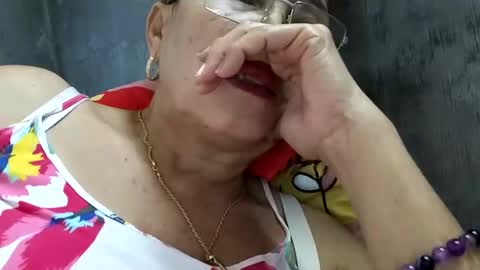 Snapshot of lolamommie chatting on January 21, 2025, 7:15 am tey online show from January 21, 2025, 7:15 am