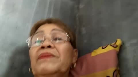 Snapshot of lolamommie chatting on January 31, 2025, 1:54 am tey online show from January 31, 2025, 1:54 am