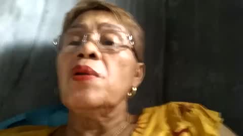 Snapshot of lolamommie chatting on February 7, 2025, 6:35 am tey online show from February 7, 2025, 6:35 am
