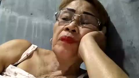Snapshot of lolamommie chatting on February 9, 2025, 12:19 pm tey online show from February 9, 2025, 12:19 pm