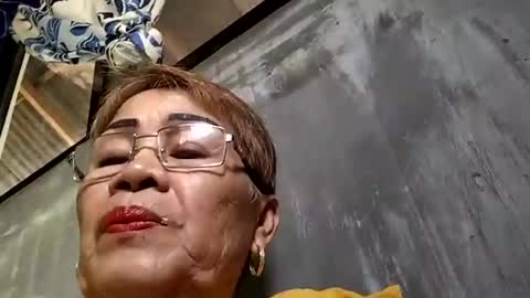 Snapshot of lolamommie chatting on February 12, 2025, 3:51 am tey online show from February 12, 2025, 3:51 am