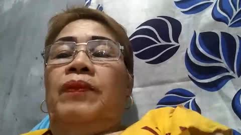 Snapshot of lolamommie chatting on February 12, 2025, 12:22 pm tey online show from February 12, 2025, 12:22 pm