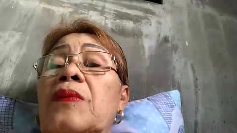 Snapshot of lolamommie chatting on February 17, 2025, 3:25 am tey online show from February 17, 2025, 3:25 am