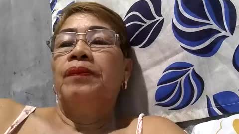 Snapshot of lolamommie chatting on March 3, 2025, 10:10 pm tey online show from March 3, 2025, 10:10 pm