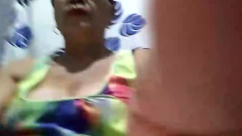 Snapshot of lolamommie chatting on March 6, 2025, 9:42 pm tey online show from March 6, 2025, 9:42 pm