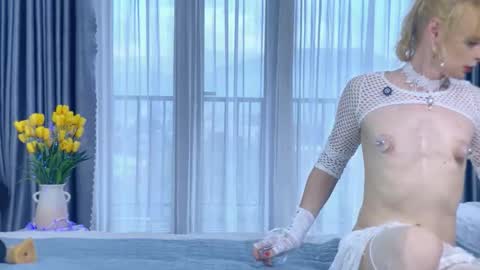 lolaspaists online show from October 13, 2025, 12:54 am