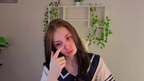 Lola online show from November 19, 2025, 9:20 am