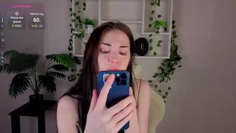 Lola online show from December 14, 2025, 9:25 am