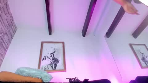 Lola online show from October 25, 2025, 11:51 am