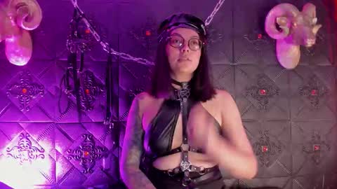 Lola online show from November 8, 2025, 11:43 am