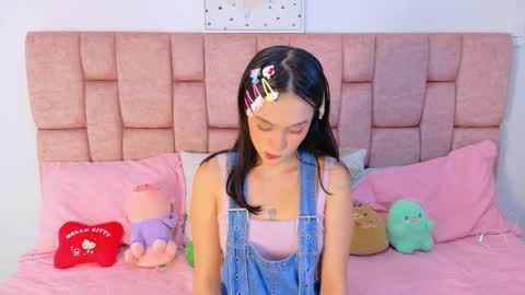 Lola online show from November 28, 2025, 7:27 pm