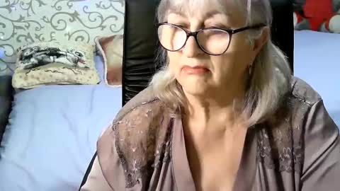 Snapshot of lolkaalyss chatting on January 24, 2025, 6:35 pm LolkaAlyss online show from January 24, 2025, 6:35 pm