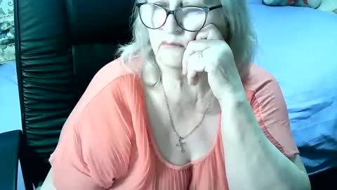 Snapshot of lolkaalyss chatting on January 27, 2025, 6:52 am LolkaAlyss online show from January 27, 2025, 6:52 am