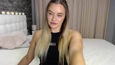 Snapshot of lollidoli__ chatting on October 3, 2025, 4:15 pm Victoria online show from October 3, 2025, 4:15 pm