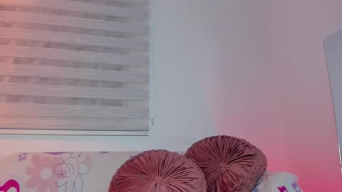 Snapshot of lollypetitte_ chatting on March 8, 2026, 2:04 am Lolly online show from March 8, 2026, 2:04 am