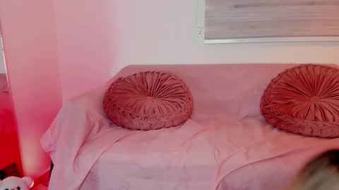 Snapshot of lollypetitte_ chatting on March 8, 2026, 11:19 pm Lolly online show from March 8, 2026, 11:19 pm