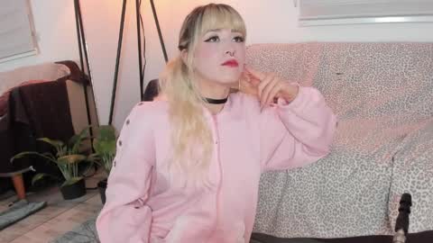 Snapshot of lollypetitte_ chatting on April 6, 2026, 2:42 am Lolly online show from April 6, 2026, 2:42 am
