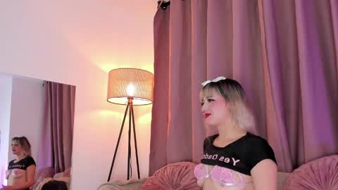 Snapshot of lollypetitte_ chatting on May 21, 2026, 11:01 pm Lolly online show from May 21, 2026, 11:01 pm