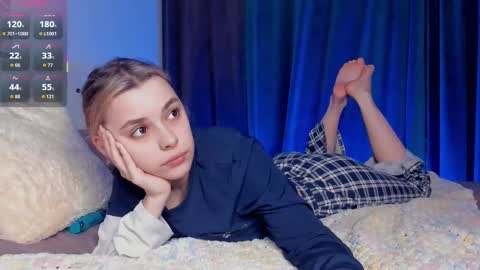 Lona online show from November 21, 2025, 6:50 pm