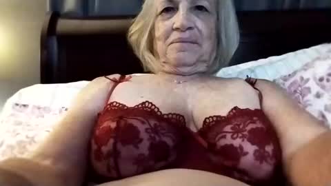 Snapshot of lonelylana1955 chatting on October 18, 2025, 11:11 am lonelylana1955 online show from October 18, 2025, 11:11 am