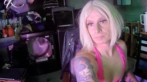 longbeachcd69 online show from December 18, 2025, 11:33 pm