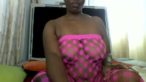 Snapshot of longjuicyclit chatting on November 12, 2025, 11:10 am longjuicyclit online show from November 12, 2025, 11:10 am