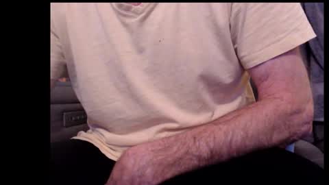 looking469 online show from November 25, 2025, 6:08 pm