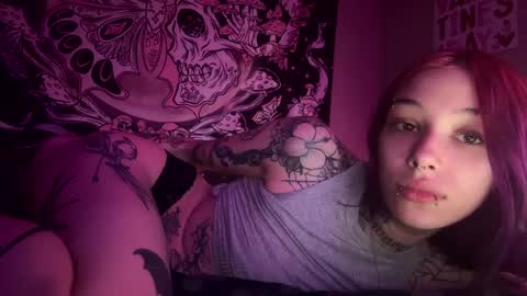 lookingforlona online show from September 13, 2025, 3:45 pm