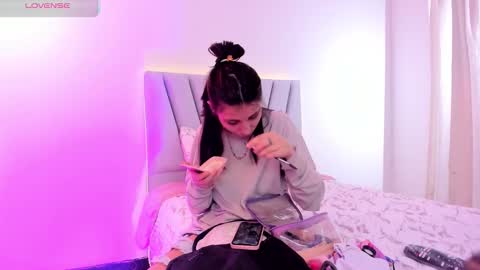 Loly online show from October 29, 2025, 6:53 pm