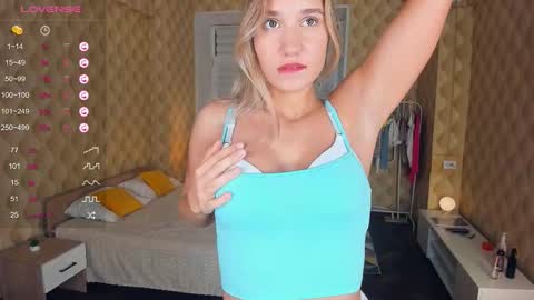 Snapshot of loookat_me chatting on October 12, 2025, 9:14 pm Jina online show from October 12, 2025, 9:14 pm