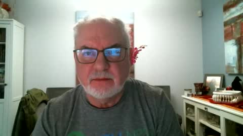 Snapshot of loop102 chatting on April 4, 2026, 7:11 pm loop102 online show from April 4, 2026, 7:11 pm