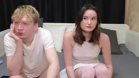 Jean and Isa right couple Mark and Eva left couple online show from November 22, 2025, 9:19 am