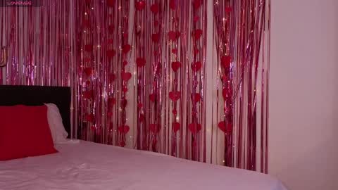 Lora online show from April 5, 2026, 2:25 pm