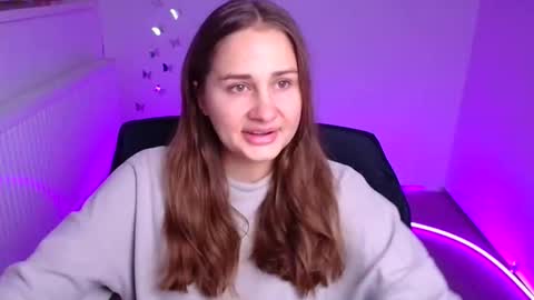 Lora online show from October 8, 2025, 6:11 am