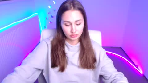 Lora online show from October 16, 2025, 11:22 am