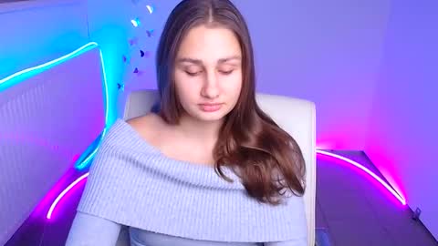 Lora online show from October 18, 2025, 5:21 am