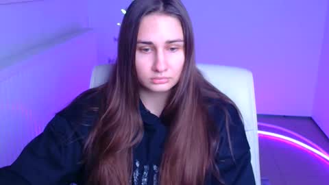 Lora online show from January 18, 2026, 6:28 am