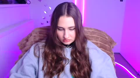 Lora online show from February 5, 2026, 1:05 pm