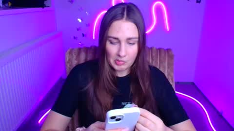 Lora online show from February 15, 2026, 12:36 pm