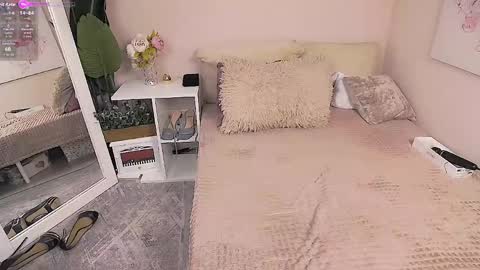 Snapshot of lorabigass chatting on April 25, 2026, 7:44 am Lora online show from April 25, 2026, 7:44 am