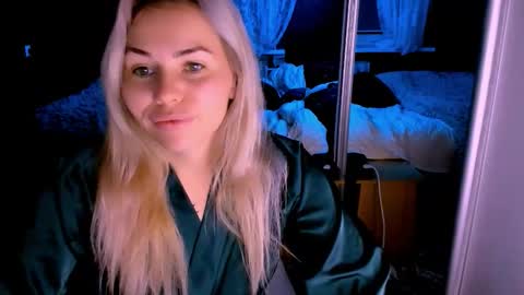 Lora online show from October 9, 2025, 2:20 am