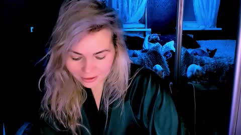 Lora online show from November 4, 2025, 2:54 am