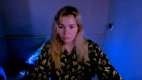 Lora online show from April 6, 2026, 4:46 am